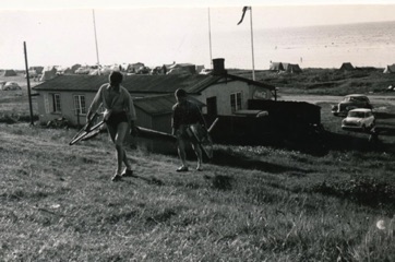 OVER STRANDEN 5 - Pama. Hjem fra fiskeri, 1965.jpg OVER STRANDEN 5 - Pama. Hjem fra fiskeri, 1965.jpg